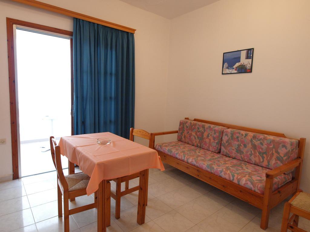 Irini Apartments Platanias  Ruang foto