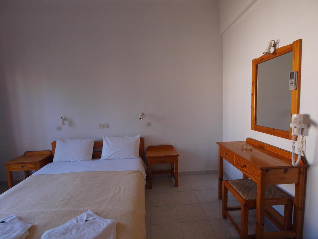 Irini Apartments Platanias  Ruang foto