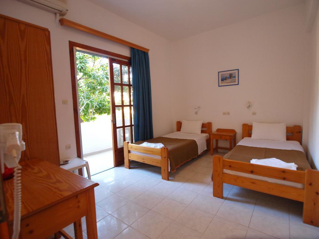 Irini Apartments Platanias  Ruang foto
